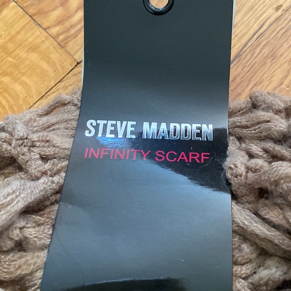 Steve Madden infinity scarf. NWT - Picture 2 of 5